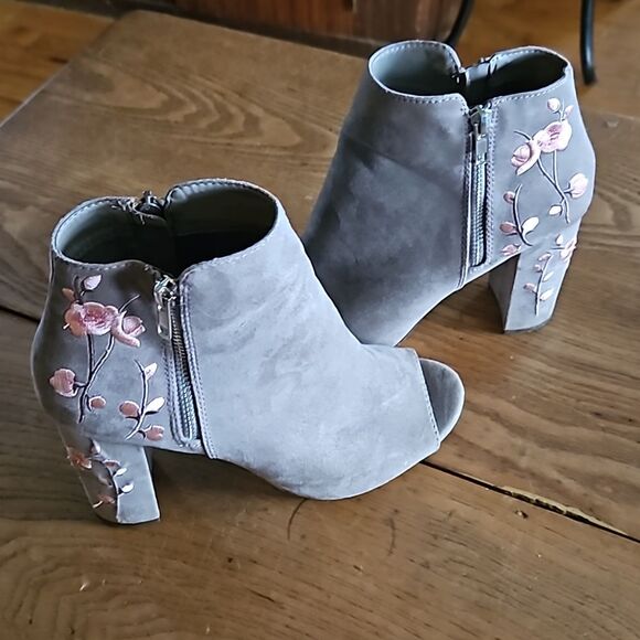 Candies Gray Pink Floral Peep Toe High Heel Booties Size 9 Suede Open-Toe Boots - Picture 1 of 12